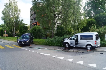 Auto mehrmals überschlagen