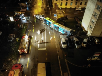 drei verletzte Personen und massiver Blechschaden