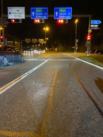 Schrauben auf der Fahrbahn
