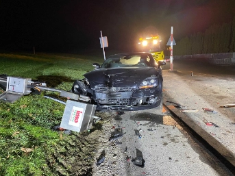 Alkoholisiert und ohne Ausweis verunfallt