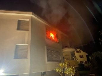 Zwei verletzte Personen nach Wohnungsbrand