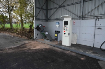 Zapfsäule beschädigt - Treibstoff ausgelaufen