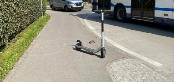 Senior von E-Scooter angefahren