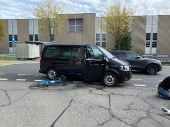 Rennradfahrer nach Kollision erheblich verletzt