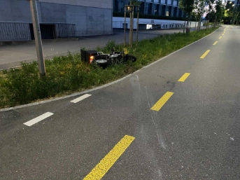 Fahrunfähiger Rollerfahrer verursacht Selbstunfall