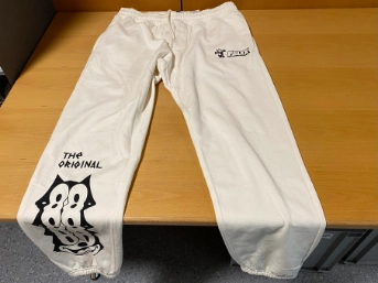 Parfümiert und neu eingekleidet verhaftet - Bild 1