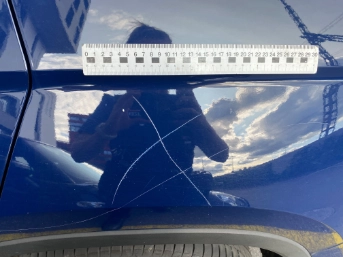 Parkierte Autos mutwillig beschädigt