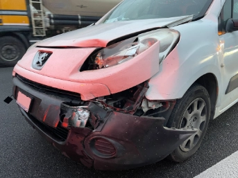 Auffahrunfall unter Drogen und ohne Fahrerlaubnis