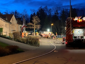 Einsatzkräfte der Feuerwehr am Ereignisort