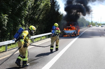 Fahrzeugbrand auf der Autobahn 