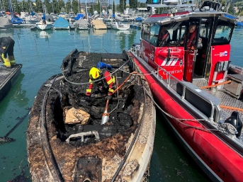 Mehrere Boote in Brand