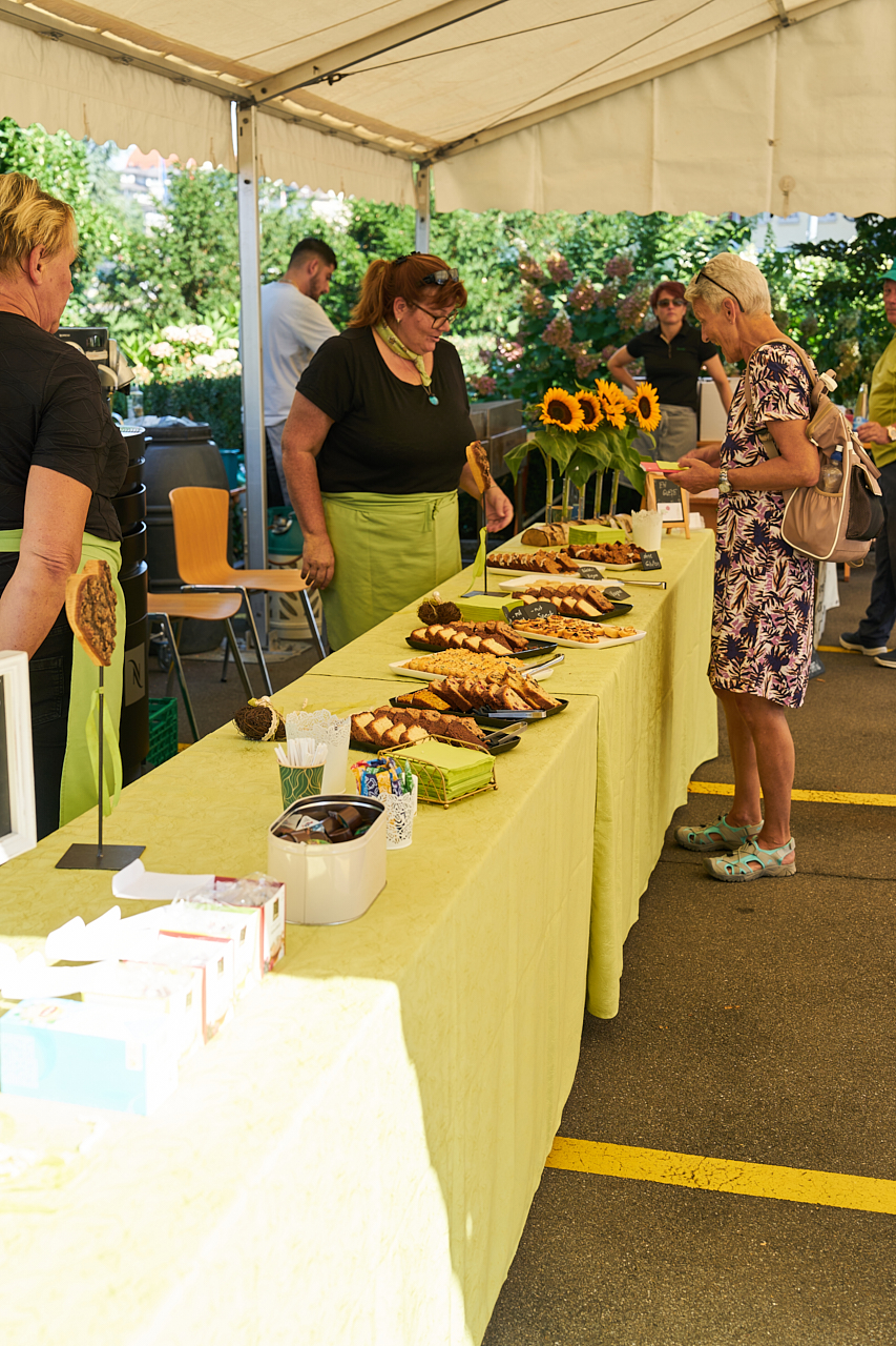 Das Buffet mit einer feinen Auswahl an Kuchen