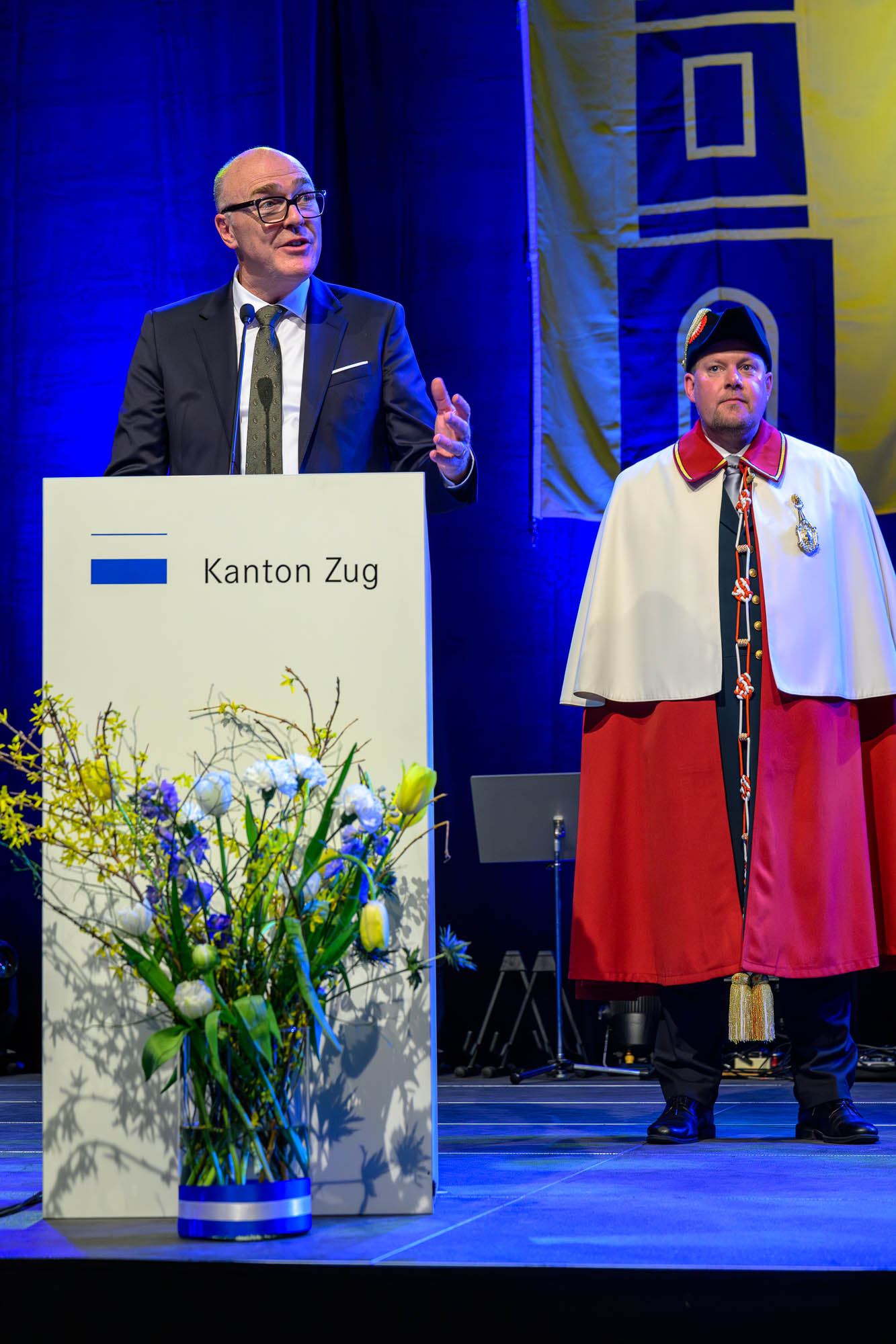 Bundesrat Martin Pfister hält in der Baarar Waldmannhalle eine Rede